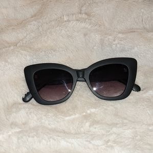 Frye UV Protection Chunky Cat Eye Winged Sunglasses